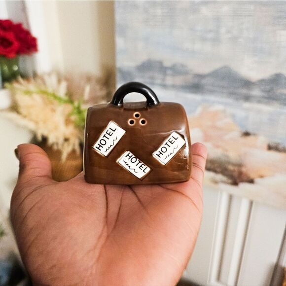 New RARE 1992 Five & Dime Tourist Man With Suitcase Salt & Pepper Shaker. - Picture 12 of 15